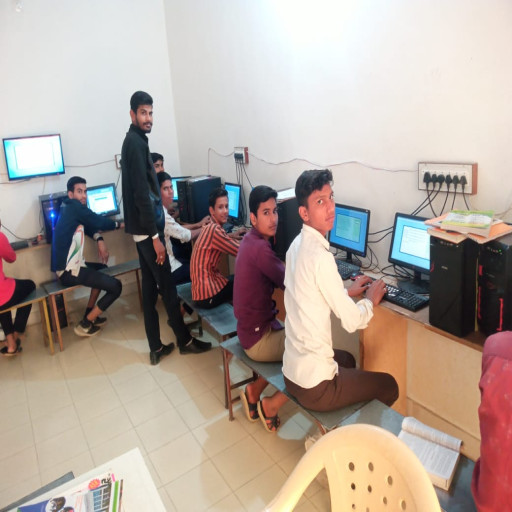 कंप्यूटर लेब DCVE INSTITUTE
